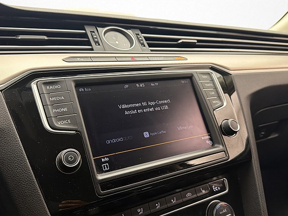Volkswagen Passat 18 of 29