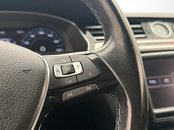 Volkswagen Passat 15 of 29