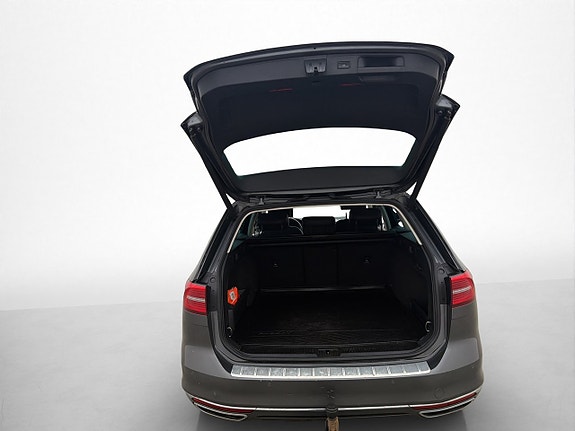 Volkswagen Passat 25 of 29