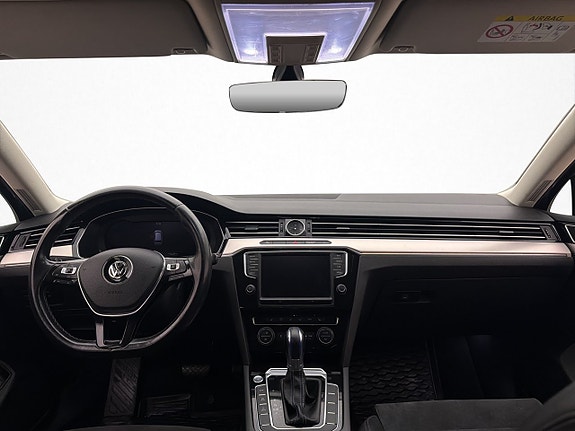 Volkswagen Passat 21 of 29
