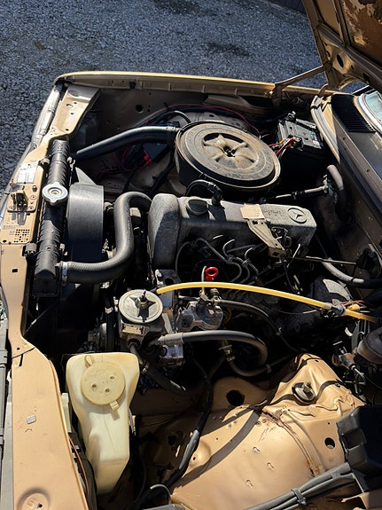 Mercedes-Benz 240 D 5 of 5