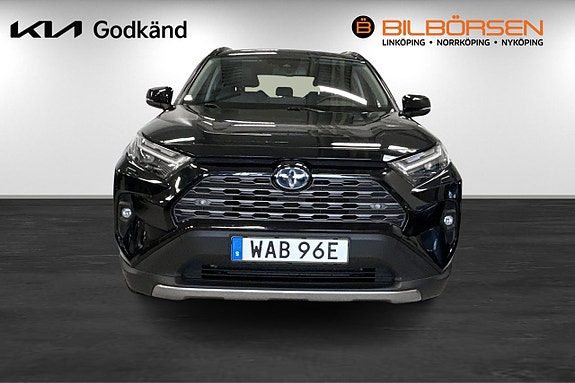 Toyota RAV4 2 of 18