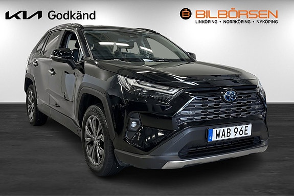 Toyota RAV4 3 of 18