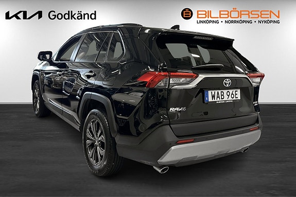 Toyota RAV4 6 of 18