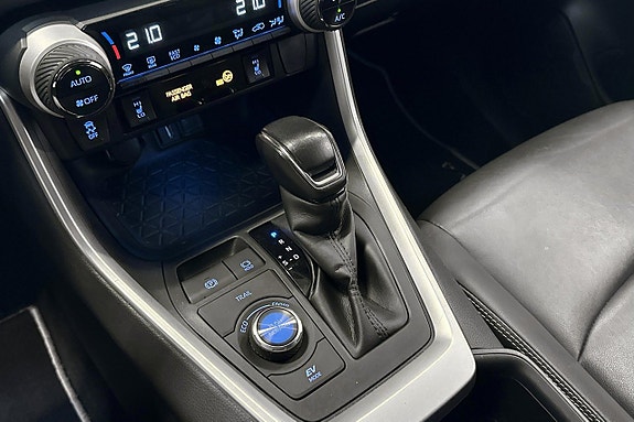 Toyota RAV4 12 of 18