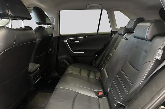 Toyota RAV4 9 of 18