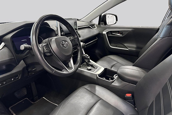 Toyota RAV4 8 of 18