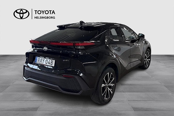 Toyota C-HR 4 of 12