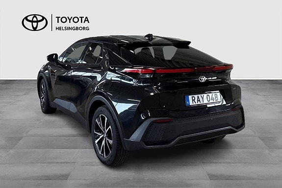 Toyota C-HR 6 of 12
