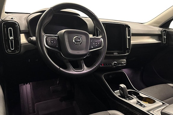 Volvo XC40 8 of 18
