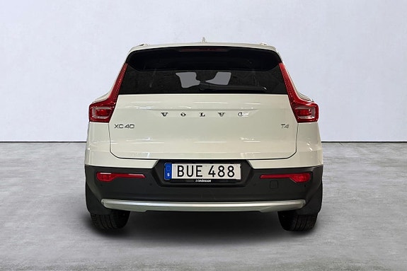 Volvo XC40 5 of 18