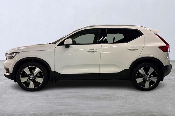 Volvo XC40 2 of 18