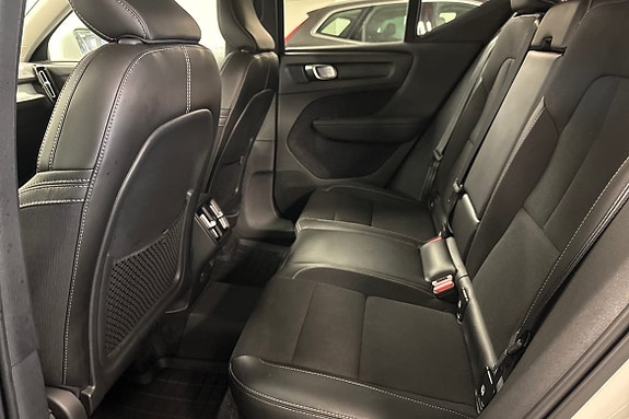 Volvo XC40 12 of 18