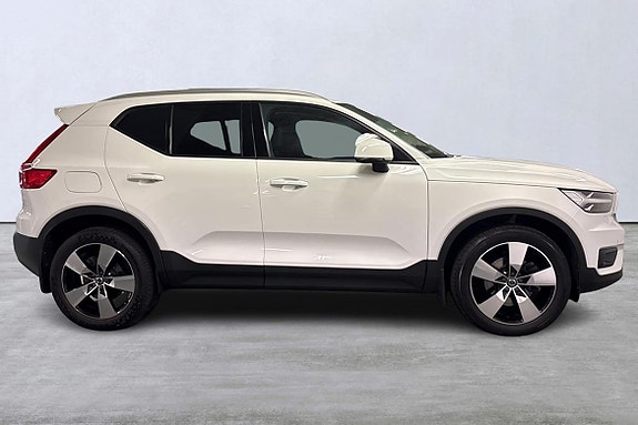 Volvo XC40 3 of 18