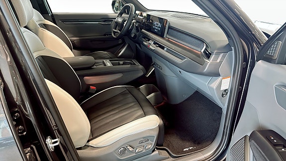 Kia EV9 3 of 13
