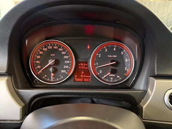 BMW 325i 15 of 18