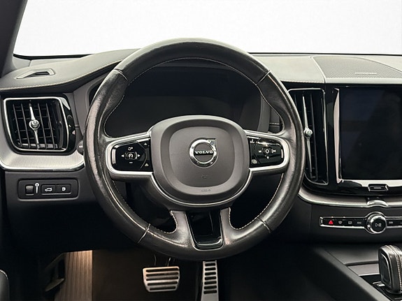 Volvo XC60 14 of 30