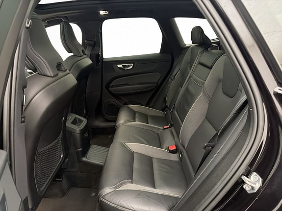 Volvo XC60 16 of 30