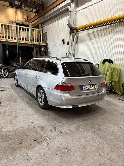 BMW 523i 3 of 10
