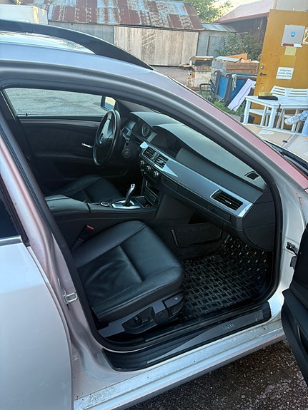 BMW 523i 5 of 10
