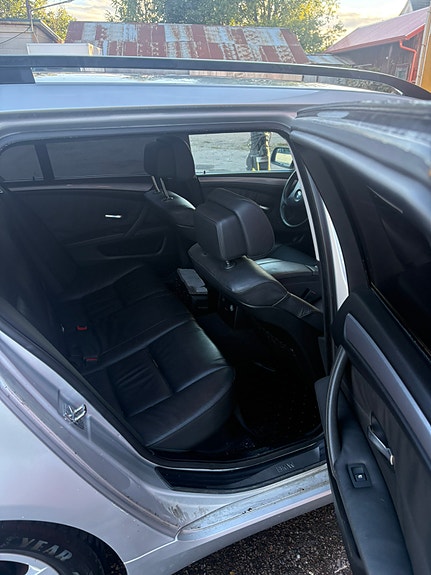 BMW 523i 6 of 10