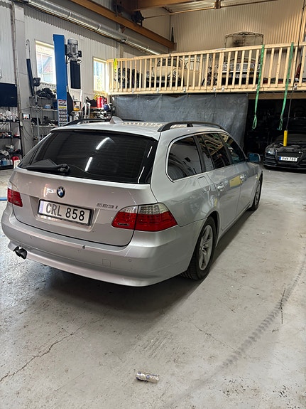 BMW 523i 4 of 10