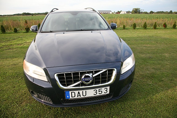 Volvo V70 4 of 22
