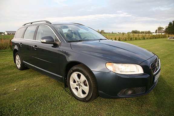 Volvo V70 2 of 22