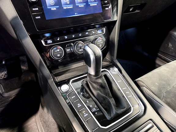 Volkswagen Passat 11 of 24