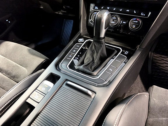 Volkswagen Passat 10 of 24