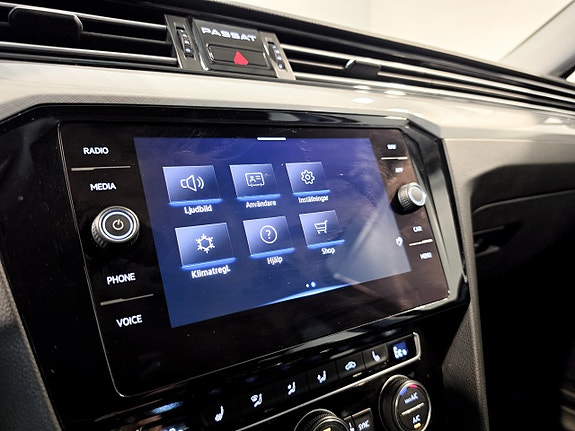 Volkswagen Passat 13 of 24