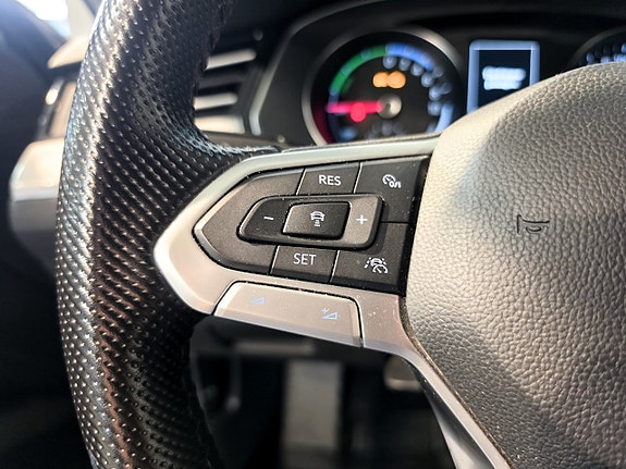 Volkswagen Passat 17 of 24