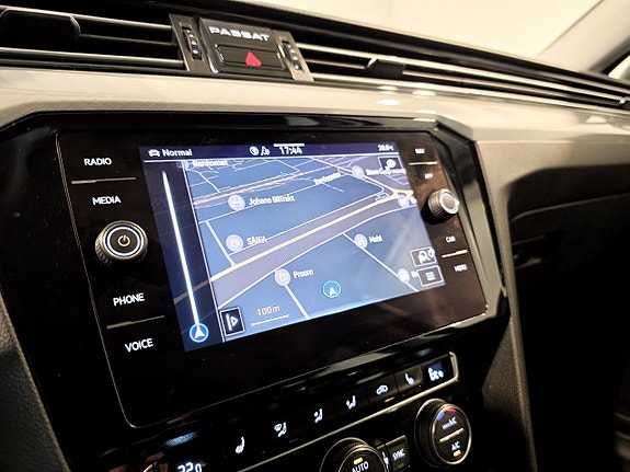 Volkswagen Passat 15 of 24