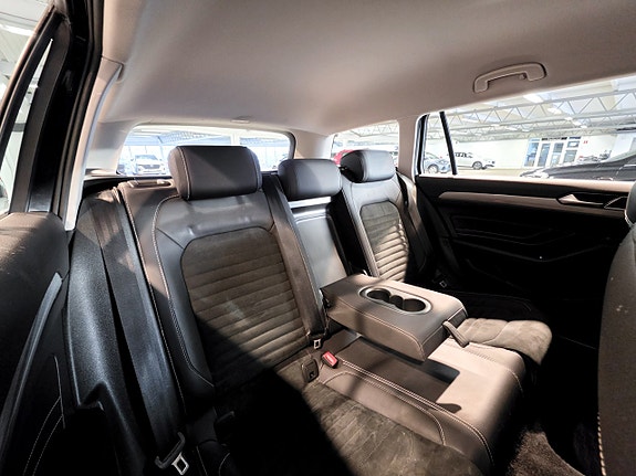 Volkswagen Passat 21 of 24