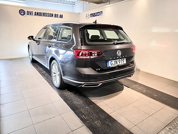 Volkswagen Passat 5 of 24