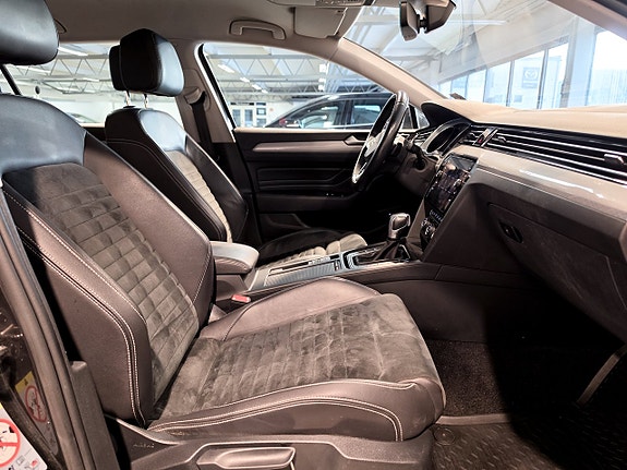 Volkswagen Passat 9 of 24