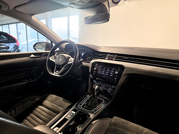 Volkswagen Passat 8 of 24