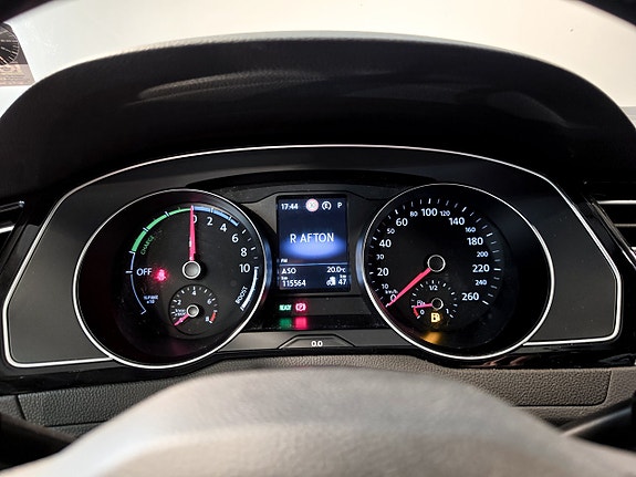 Volkswagen Passat 18 of 24