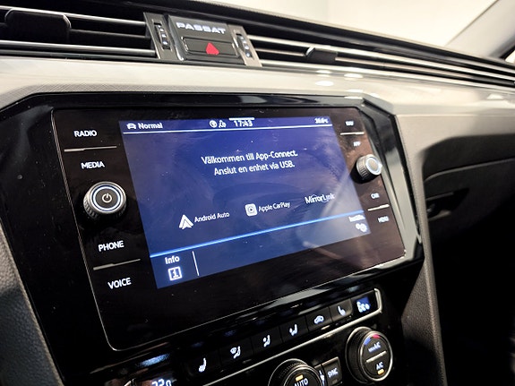 Volkswagen Passat 14 of 24