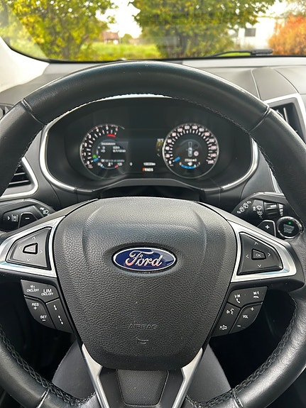 Ford Edge 3 of 6