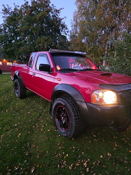 Nissan Navara 2 of 6
