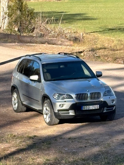 BMW X5 2 of 4
