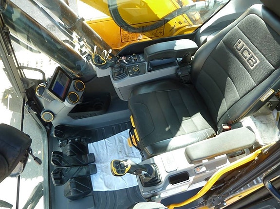 JCB 220X LC 6 of 17
