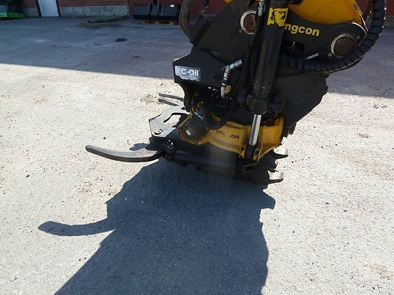 JCB 220X LC 13 of 17