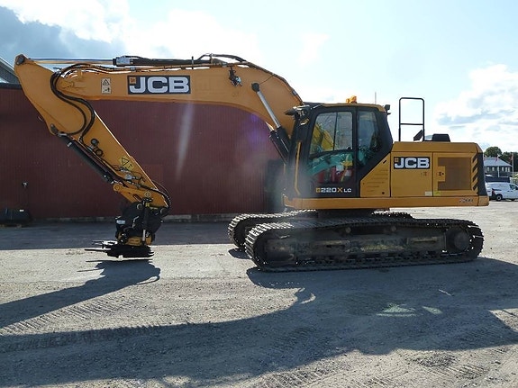 JCB 220X LC 7 of 17