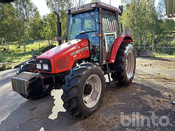 Traktor MASSEY FERGUSON