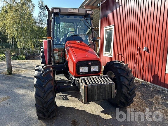 Traktor MASSEY FERGUSON 2 of 6