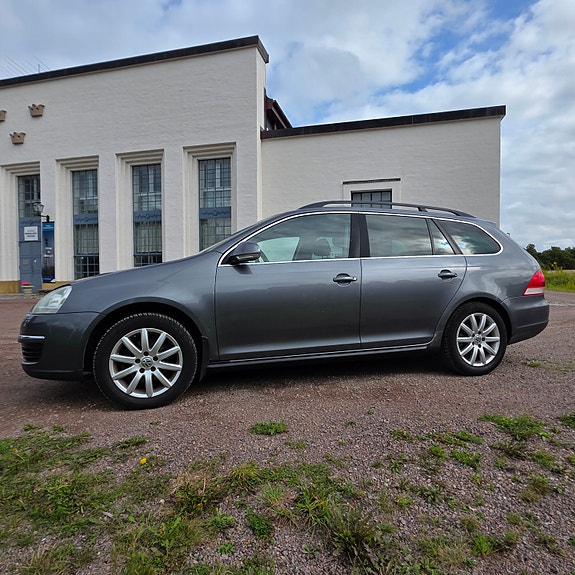 Volkswagen Golf V 2 of 10