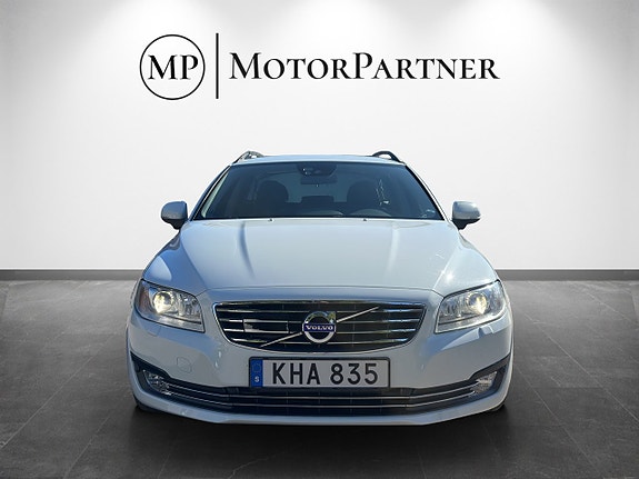 Volvo V70 2 of 23
