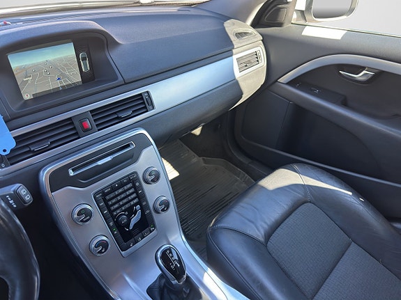 Volvo V70 13 of 23